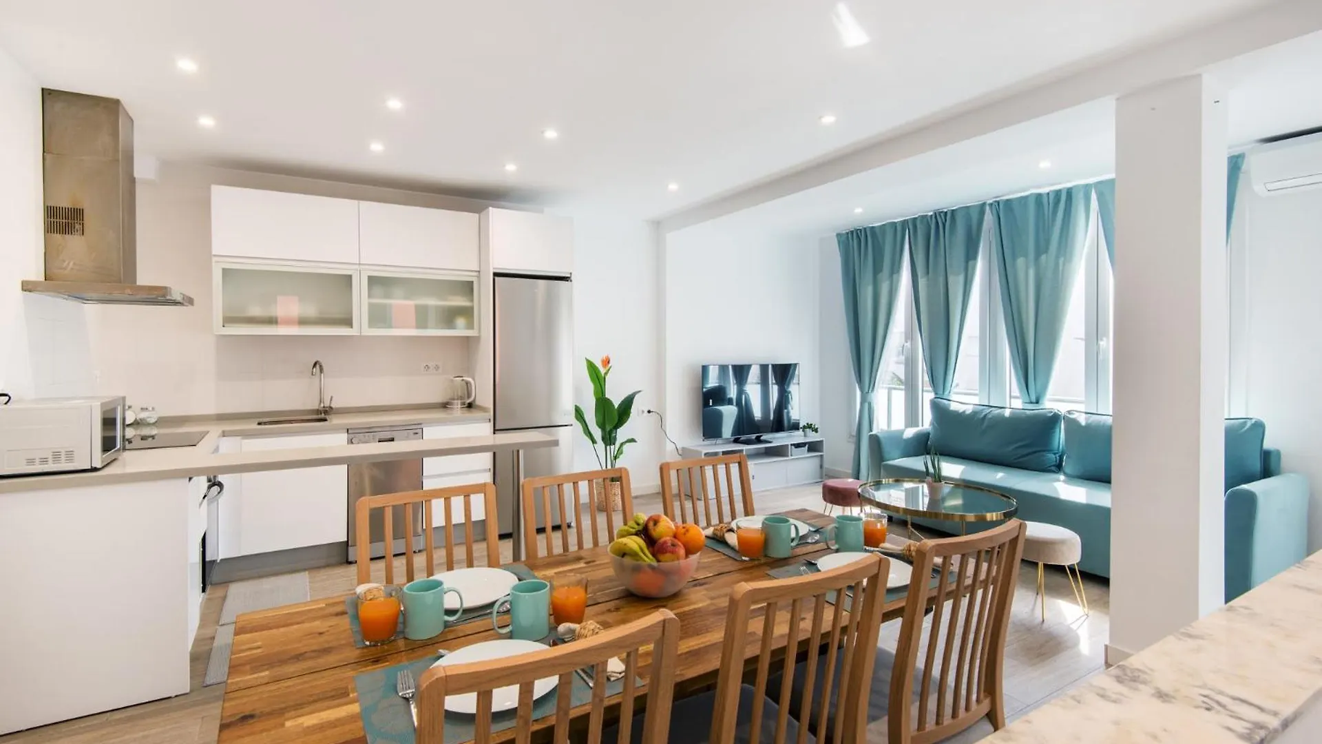 New Solymar Square Apartment Next To Beach Benalmádena