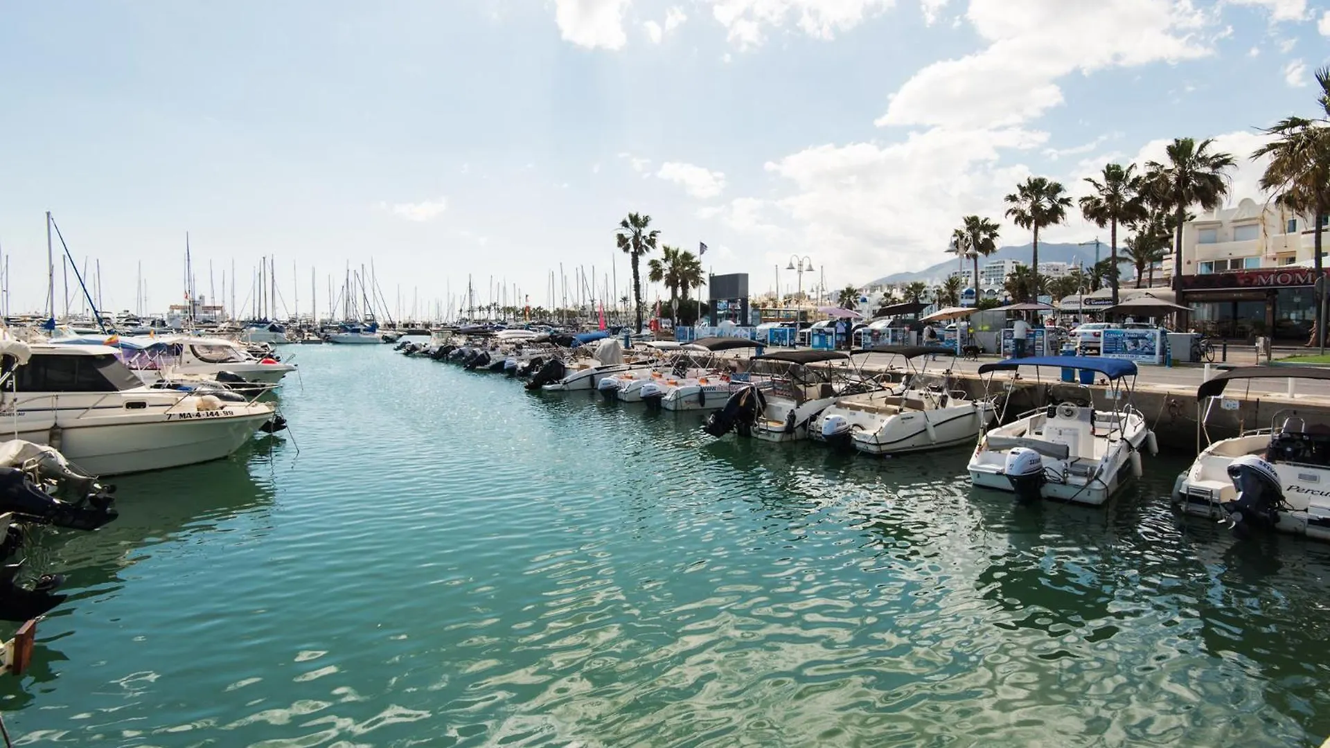 New Solymar Square Apartment Next To Beach بينالماذينا