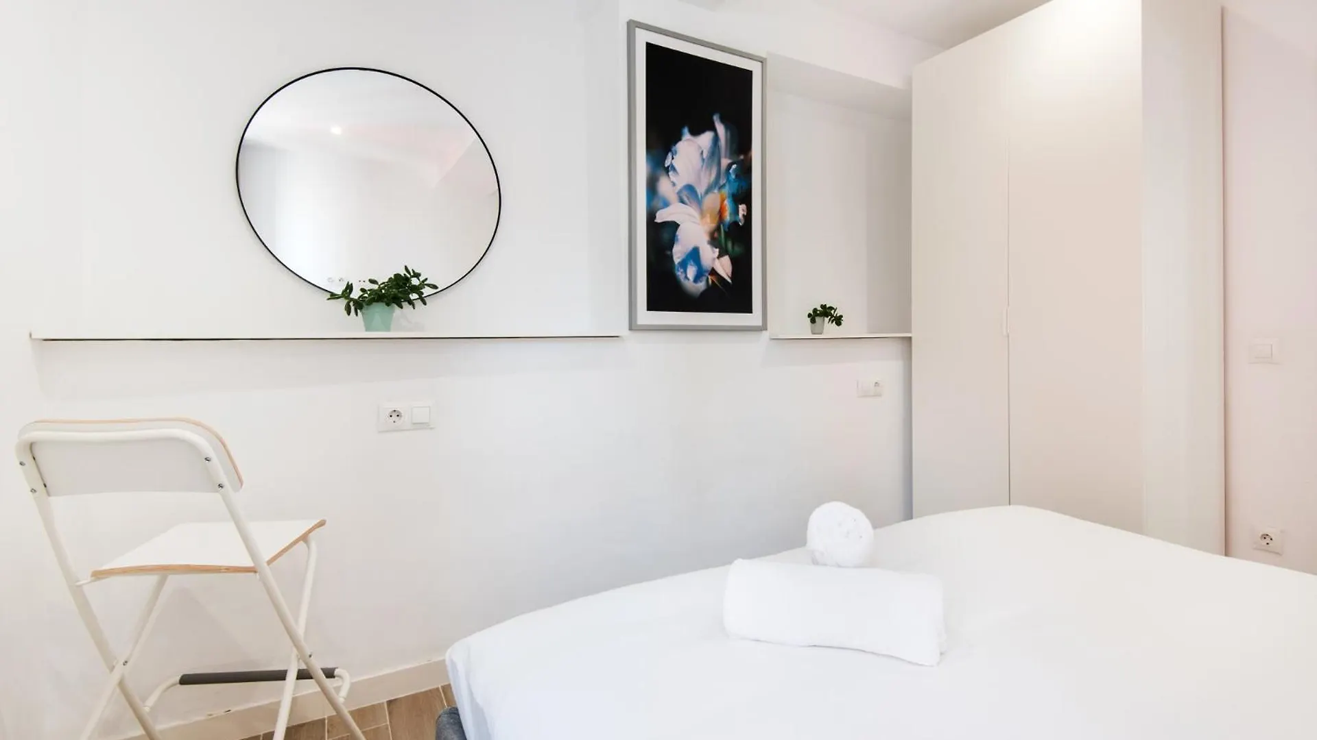 New Solymar Square Apartment Next To Beach بينالماذينا