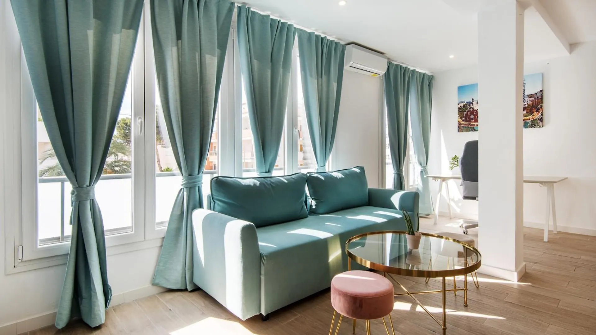 New Solymar Square Apartment Next To Beach بينالماذينا