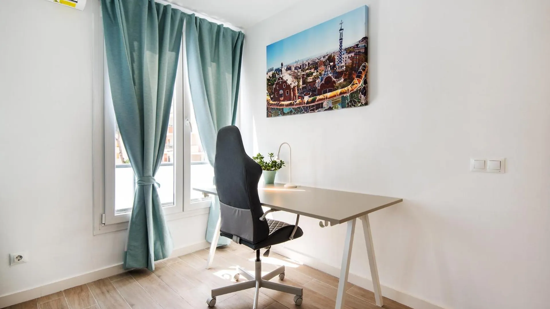 New Solymar Square Apartment Next To Beach بينالماذينا