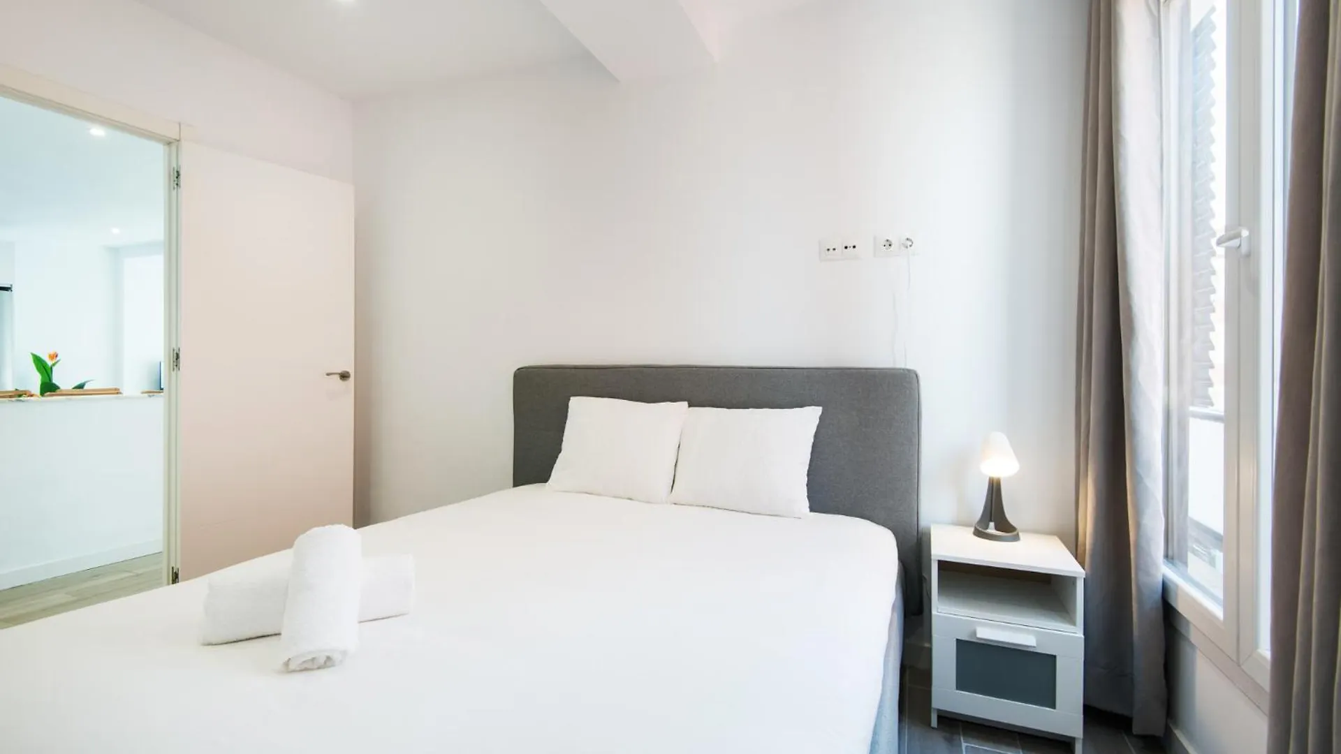 New Solymar Square Apartment Next To Beach بينالماذينا